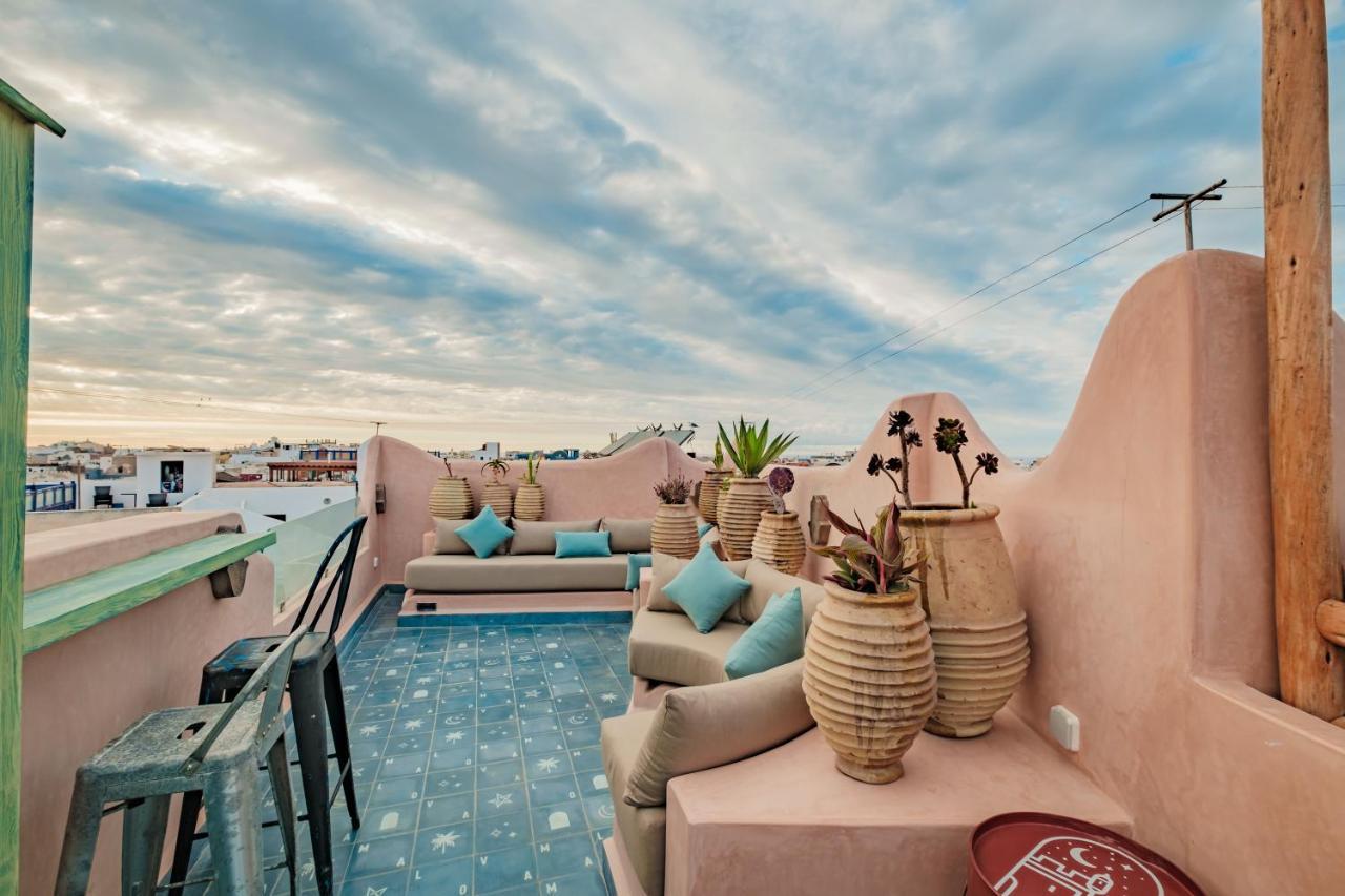 Mama Lova Hotel, Riad, Restaurant & Spa 에사우이라 외부 사진