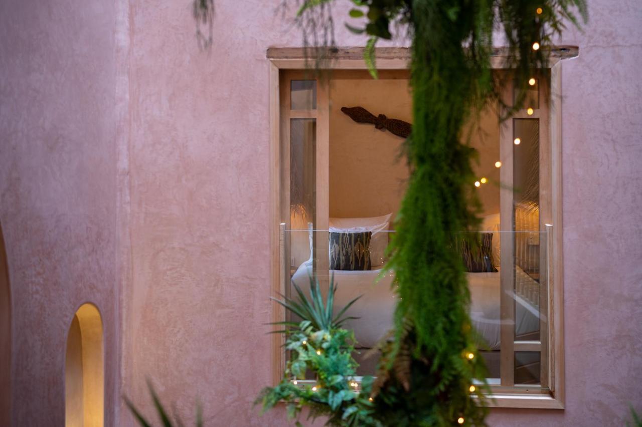 Mama Lova Hotel, Riad, Restaurant & Spa 에사우이라 외부 사진