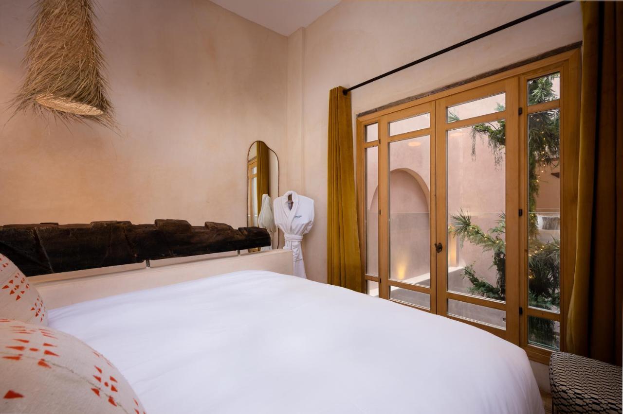 Mama Lova Hotel, Riad, Restaurant & Spa 에사우이라 외부 사진