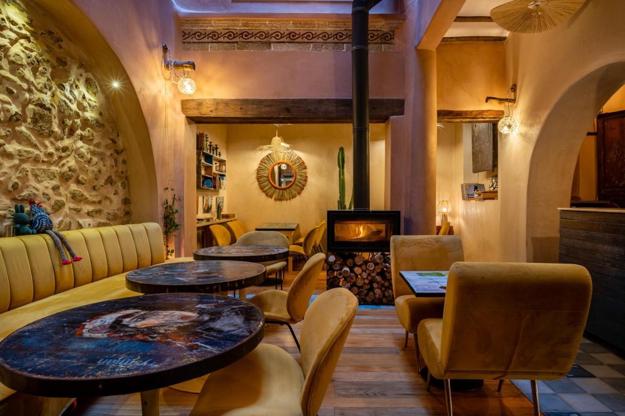 Mama Lova Hotel, Riad, Restaurant & Spa 에사우이라 외부 사진