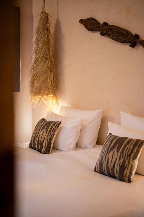 Mama Lova Hotel, Riad, Restaurant & Spa 에사우이라 외부 사진