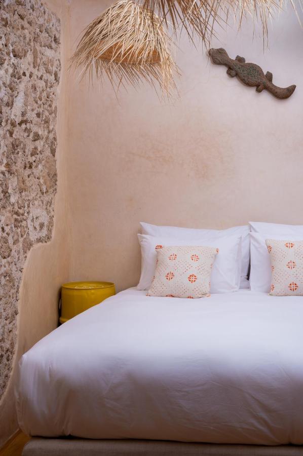 Mama Lova Hotel, Riad, Restaurant & Spa 에사우이라 외부 사진