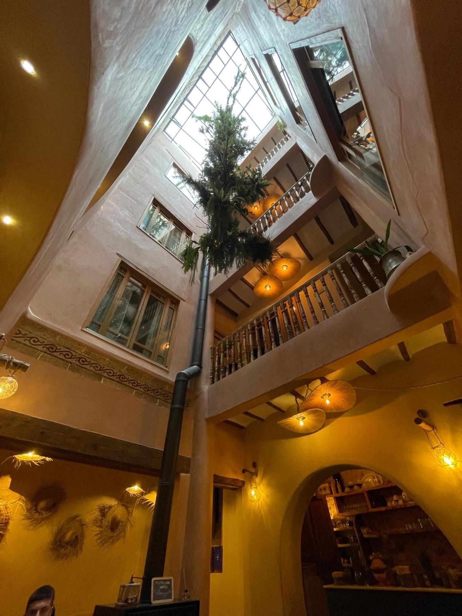 Mama Lova Hotel, Riad, Restaurant & Spa 에사우이라 외부 사진